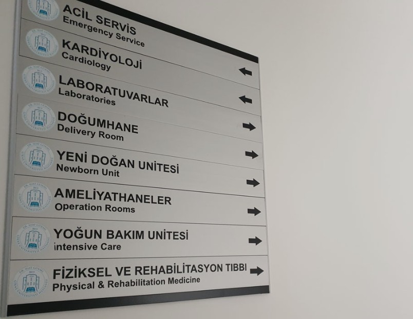 Hastaneler ve Sağlık Kuruluşları için Yönlendirme Tabelaları