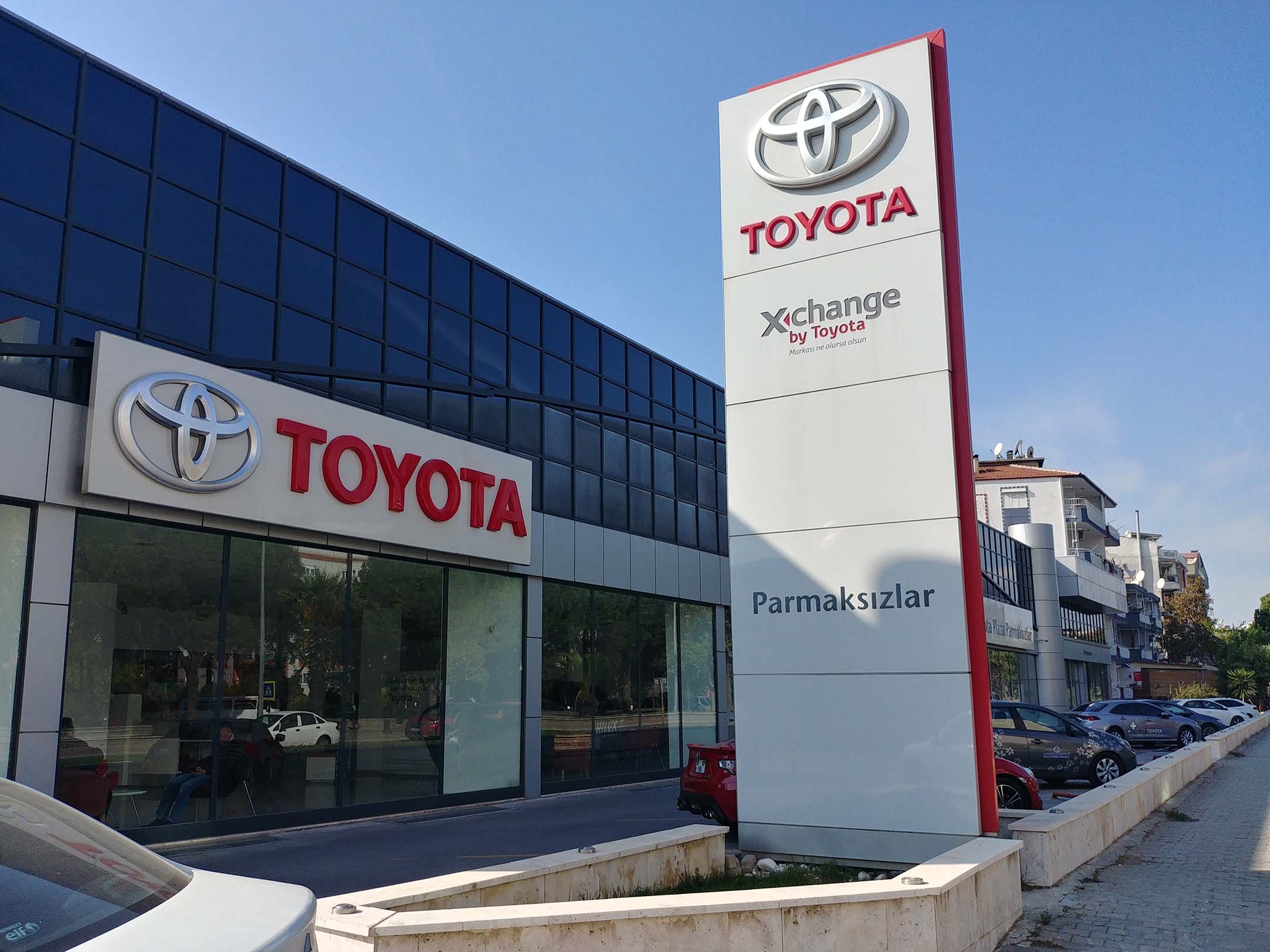 Otomotiv Bayileri ve Plaza Totem Tabela (Pilon Tabela)