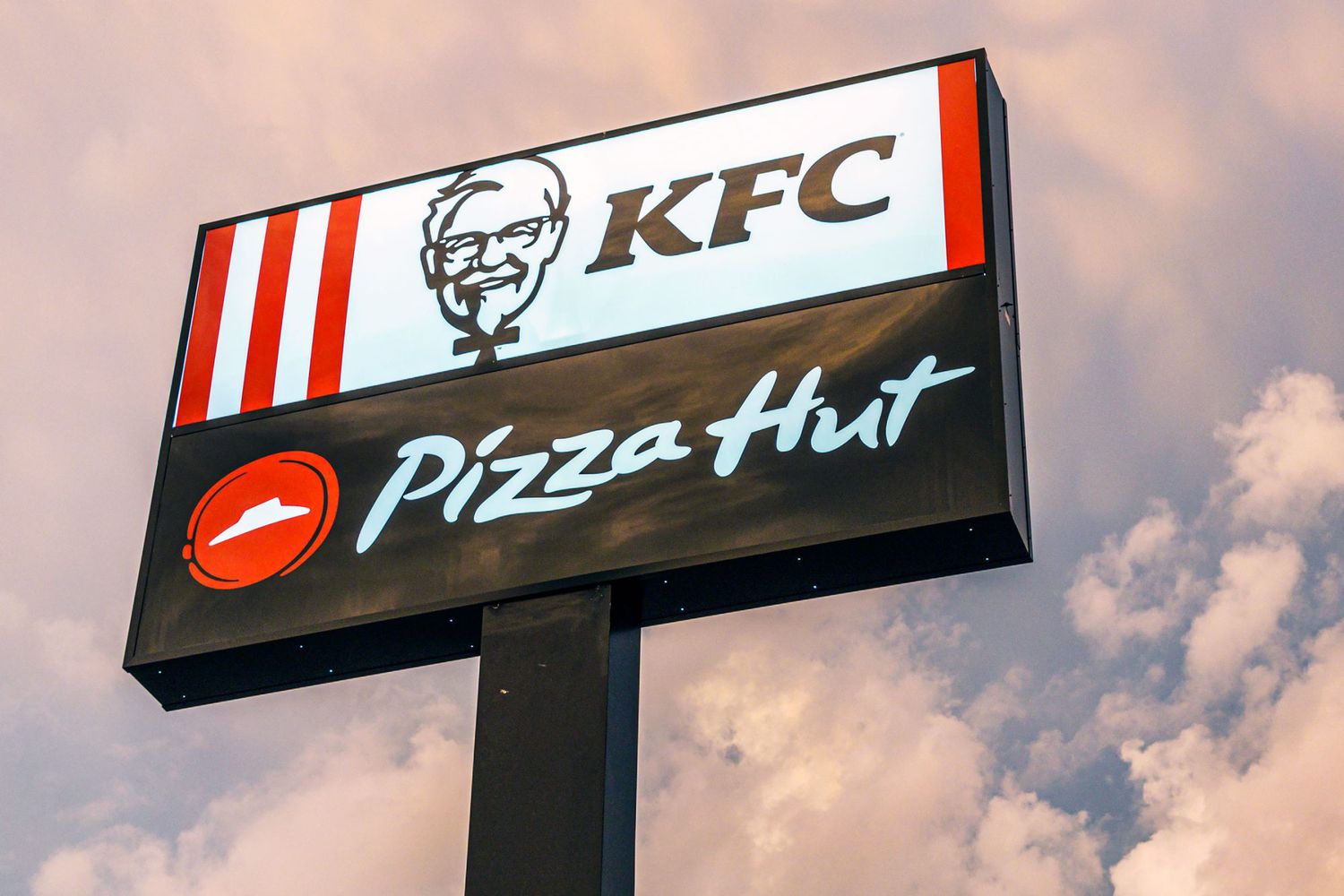 Restoran ve Fast Food Pilon Tabela (Totem Tabela)