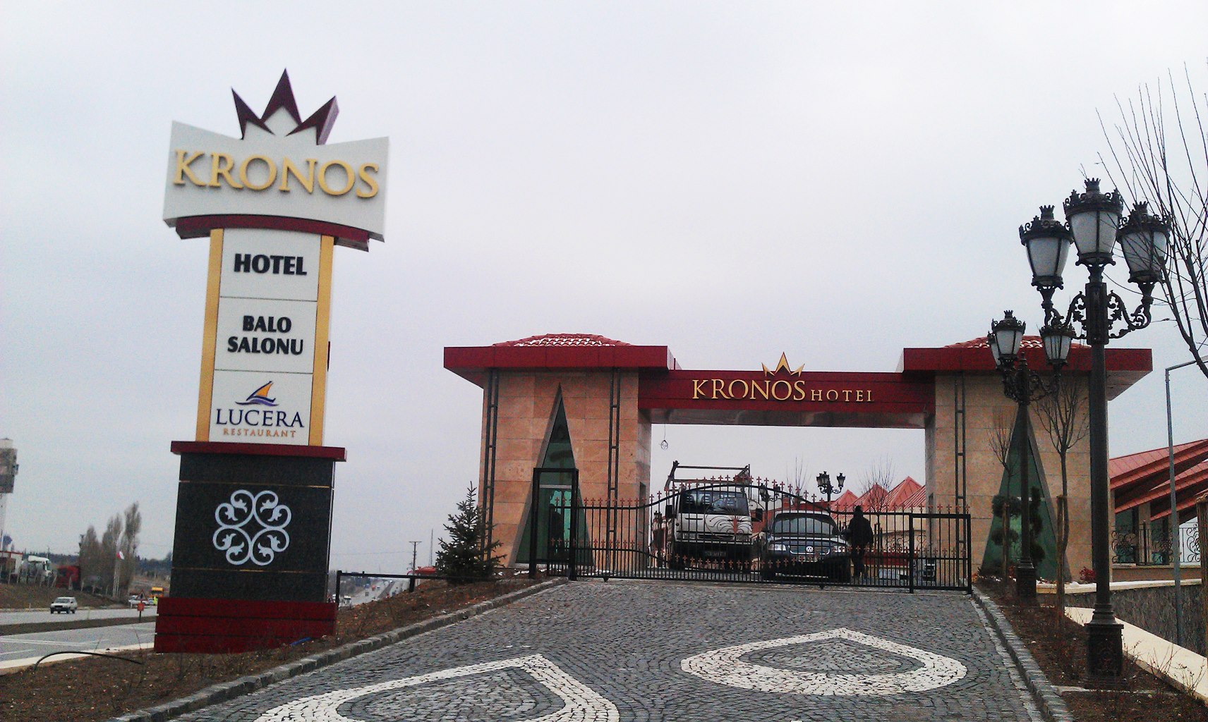 Otel ve Tatil Köyü Pilon Tabela (Totem Tabela)