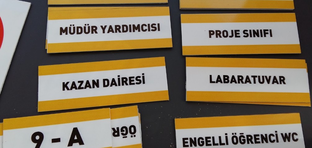 Eğitim Kurumları, Okullar, Üniversiteler, Kütüphane, Laboratuvarlar ve Fakülteler için Yönlendirme Tabelaları