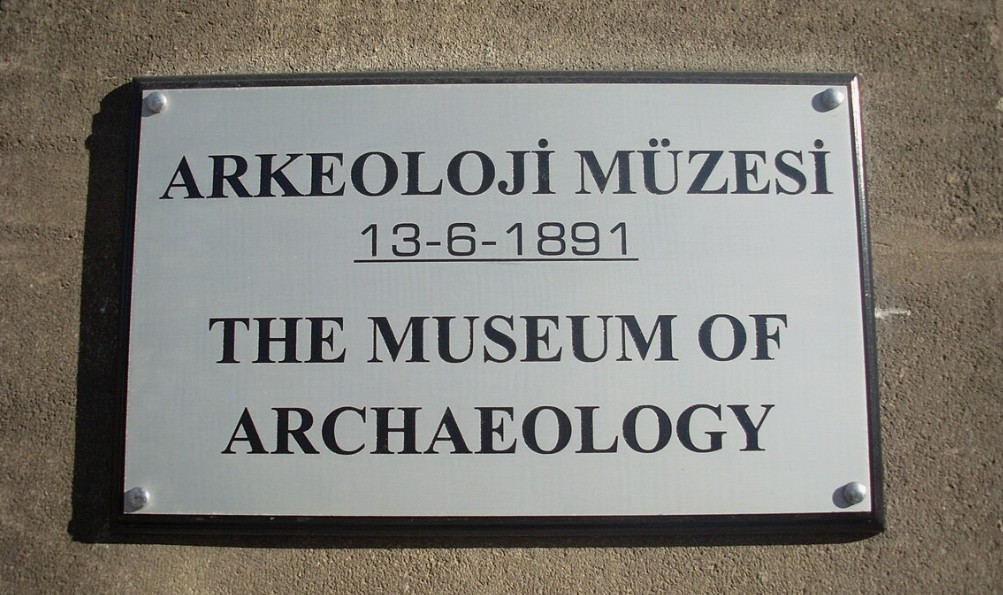 Müzeler, Kültür Merkezleri, Galeriler, Sergi Salonları ve Konferans Salonları için Yönlendirme Tabelaları