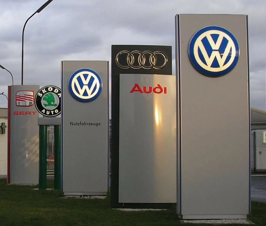 Otomotiv Bayileri ve Plaza Totem Tabela (Pilon Tabela)