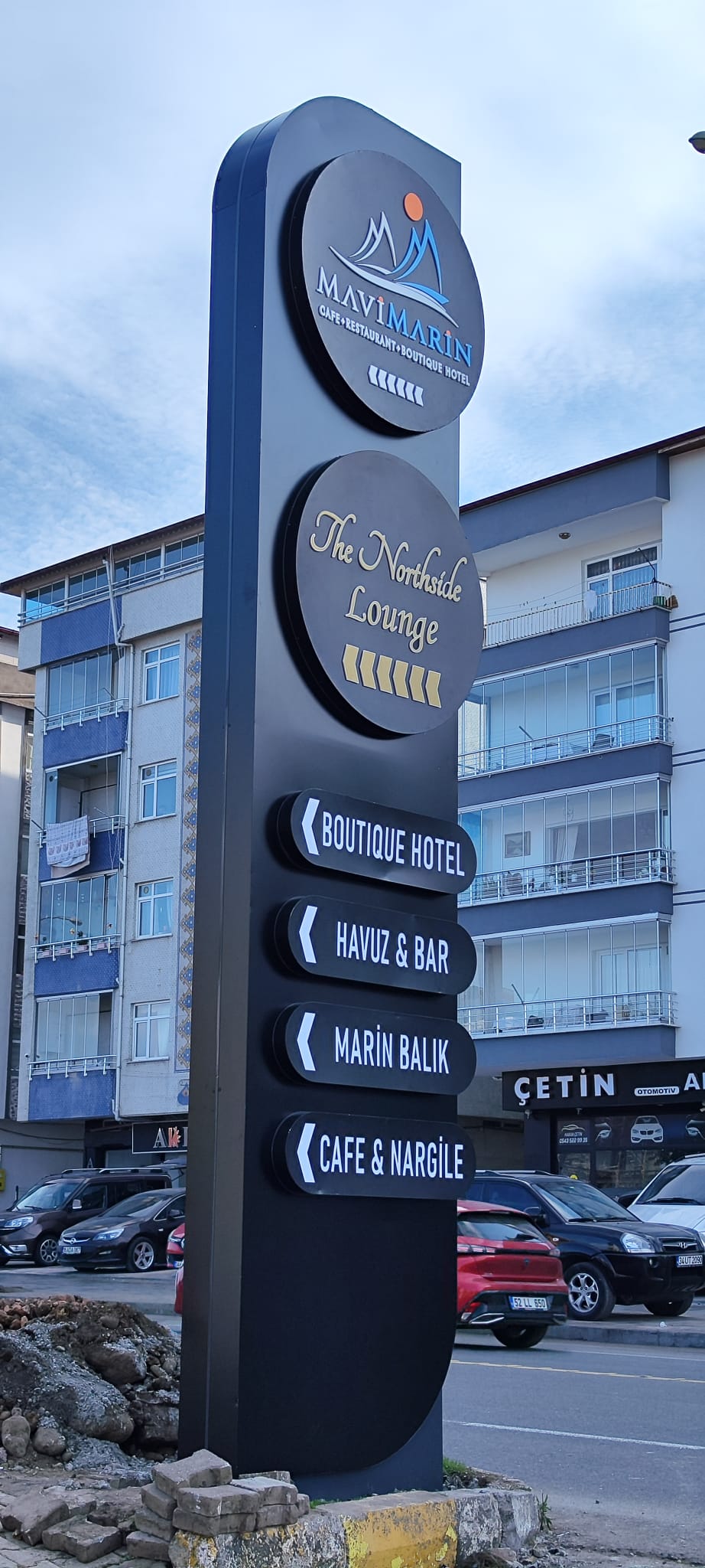 Otel ve Tatil Köyü Pilon Tabela (Totem Tabela)