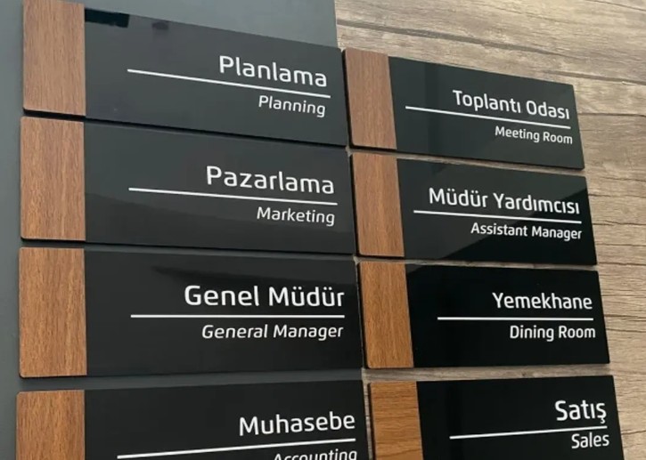 Ofis Binaları ve İş Merkezleri için Yönlendirme Tabelaları